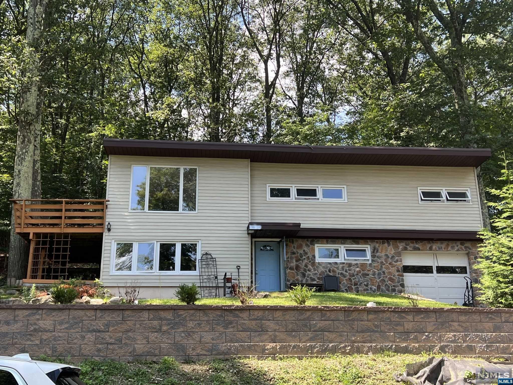 HOME IS LOCATED IN LOWER WEST MILFORD, SHOPPING, CHURCH, ELEMENTARY SCHOOL IN THE NEIGHBORHOOD. FABULOUS PLACE TO LIVE. LAKE IS SO MUCH FUN. CLUB HOUSE HAS EVENTS, SUCH AS HOLIDAY PARTIES.