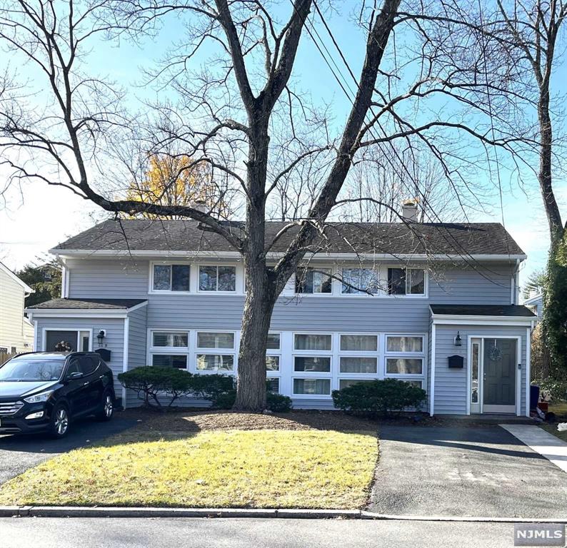 SPACIOUS 1239 sq ft LIGHT FILLED DUPLEX COMPLETELY UPDATED KITCHEN WITH GRANITE COUNTERS AND STAINLESS STEEL APPLIANCES. HARDWOOD FLOORS THROUGHOUT ENTRY FOYER WITH DOUBLE CLOSET, OPEN LR & DR, FRENCH DOORS TO PATIO AND REAR YARD.LAUNDRY RM AND POWDER RM. KING SIZED MASTER BR, FULL BATH, TWIN SIZED BEDROOM. NEW CENTRAL AIR AND HEATING. LANDLORD PROVIDES LAWN MAINTENANCE TENANT RESPONSIBLE FOR SNOW REMOVAL. OWNER HAS NJ REAL ESTATE LICENSE. Credit report, tenant application and interview required, No pets, no smoking. LEAD PAINT CERTIFICATION COMPLETED
