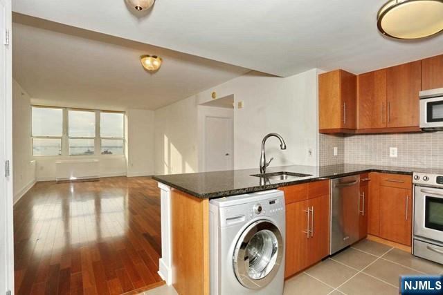 This spacious 1-bedroom residence on the 36th floor of Trump Plaza offers breathtaking views of NYC, the Hudson River, and the Statue of Liberty. The unit features granite countertops, stainless steel appliances, and a double-sink vanity in the bathroom. Ideally located with easy access to PATH, Light Rail, and ferry services, and just minutes from the Holland Tunnel for a seamless NYC commute. Trump Plaza is a luxury full-service building with a 24-hour concierge and an impressive 7th-floor amenity level featuring a pool, gym, game room, movie screening room, and more. Parking is available for an additional fee