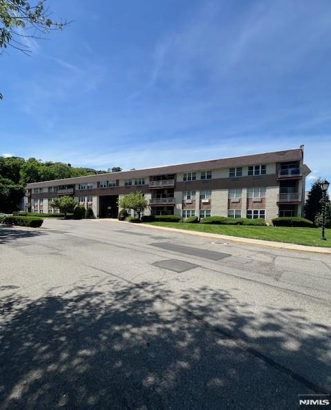 Desirable Gated Riverfront Community in Edgewater. Sunny and Spacious Deluxe One (1) Bedroom with 1 1/2 bathrooms Condominium has hard-wood floors throughout the large living room, dining alcove leading to terrace overlooking the courtyard and pool, eat -in-kitchen, large bedroom with walk in closet. full bathroom and powder room, Maintenance includes: 1 outdoor parking space, water, cable/internet/Wi-Fi, 24 hours security. common area and outdoor pool. Easy commute to Manhattan, just 1 block to Edgewater Ferry Landing / NYC Waterway and bus stop in front of complex, Minutes to major highways and George Washington Bridge. by car. Short walk to Whole Foods, Trader Joes's restaurants, and shops. Private gate access to Veteran Field and River Walk.