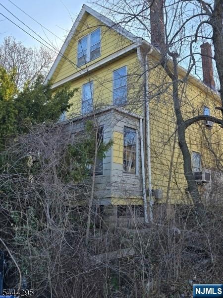 Calling all investors and Handymen. Handyman special: put some imagination into this 3-bedroom colonial. Renovate to your style and make it your dream home. Located close to the Hillside border, major highways, shopping, public transportation, and much more. Sold in as-is condition.