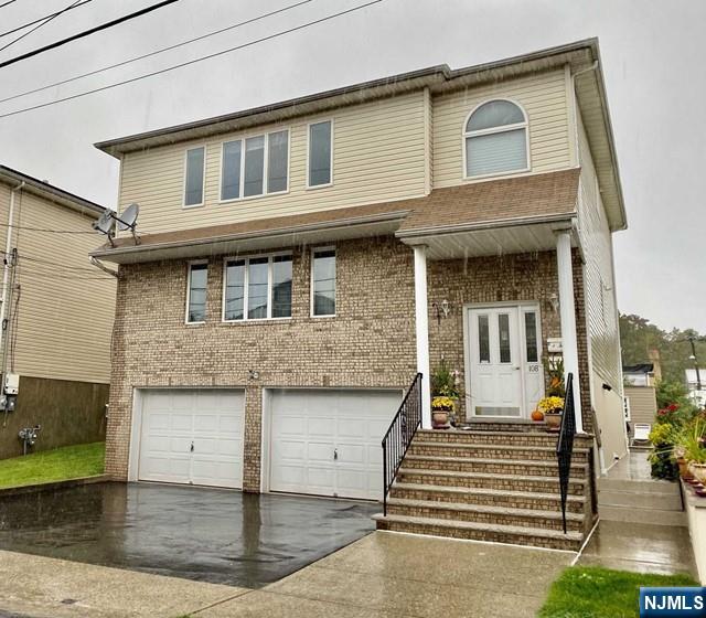 Spacious 2 bedrooms apartment in 2 family owner occupying home. Second floor unit offer living room, formal dining room, eat in kitchen, 2 bedrooms and full bathroom. Laundry hookup in the unit. Central AC. One parking space. No pets allowed and no smoking on the premises.