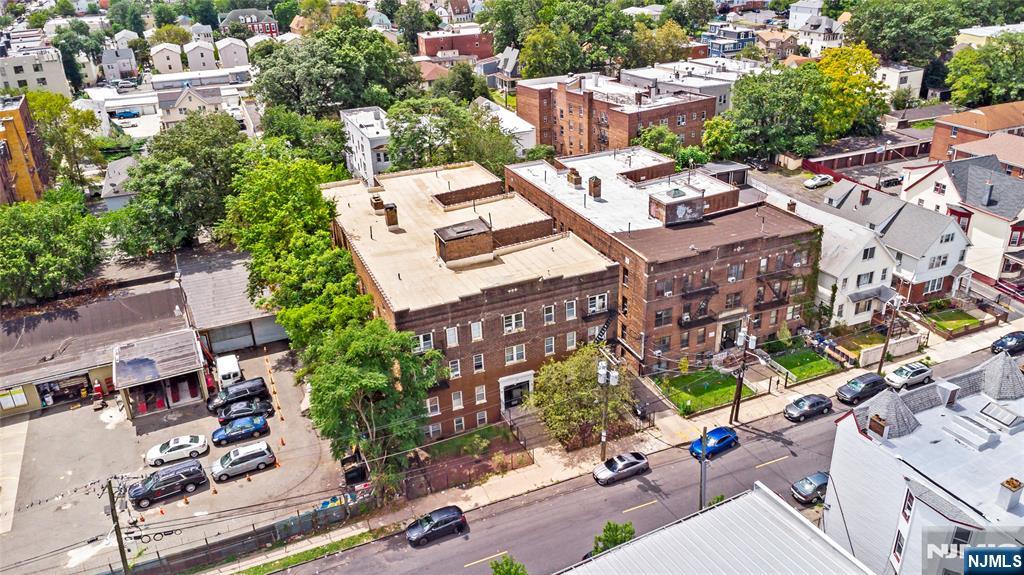 Welcome to a well maintained building with great apartments with affordable pricing! Apartment B6 is located on the second floor. The building is in close proximity to buses to NYC and minutes away from US Interstate - 280 Highway, very convenient for commuters. 16 Irving St is also walking distance to local shops, restaurants and houses of worship.