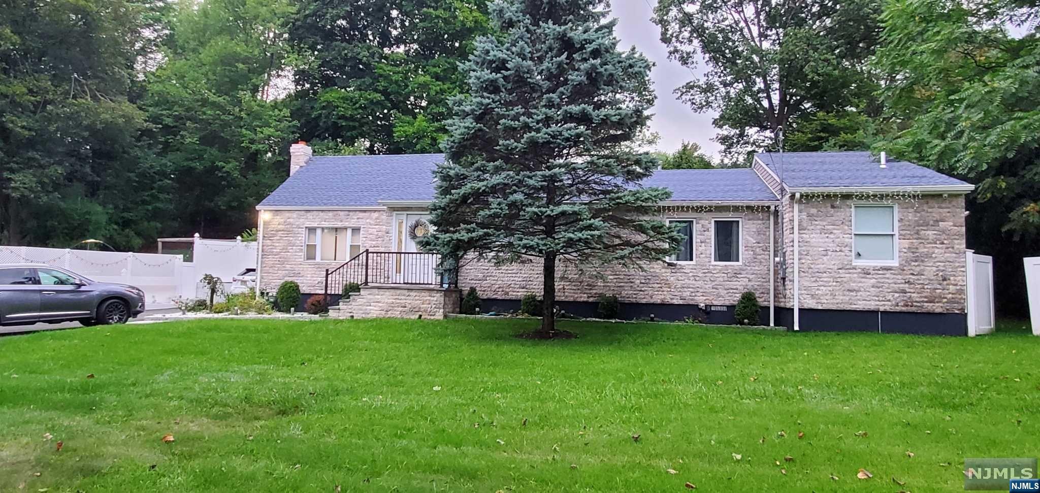 COME TAKE A LOOK AT THIS BEAUTIFUL PROPERTY IN NORTH HALEDON NJ. FEATURING 4 BEDROOMS, 2.5 BATHS, INCLUDING MASTER BATHROOM, LIVING ROOM, OPEN CONCEPT KITCHEN/DINING ROOM WITH BREAKFAST BAR. SLIDING GLASS DOORS TO ITS GORGEOUS BACK YARD, PATIO KITCHEN AND PLENTY OF GREEN AREA. FINISHED BASEMENT, 1 CAR GARAGE AND BLACK TOP PARKING FOR 8 CARS. MUST SEE.