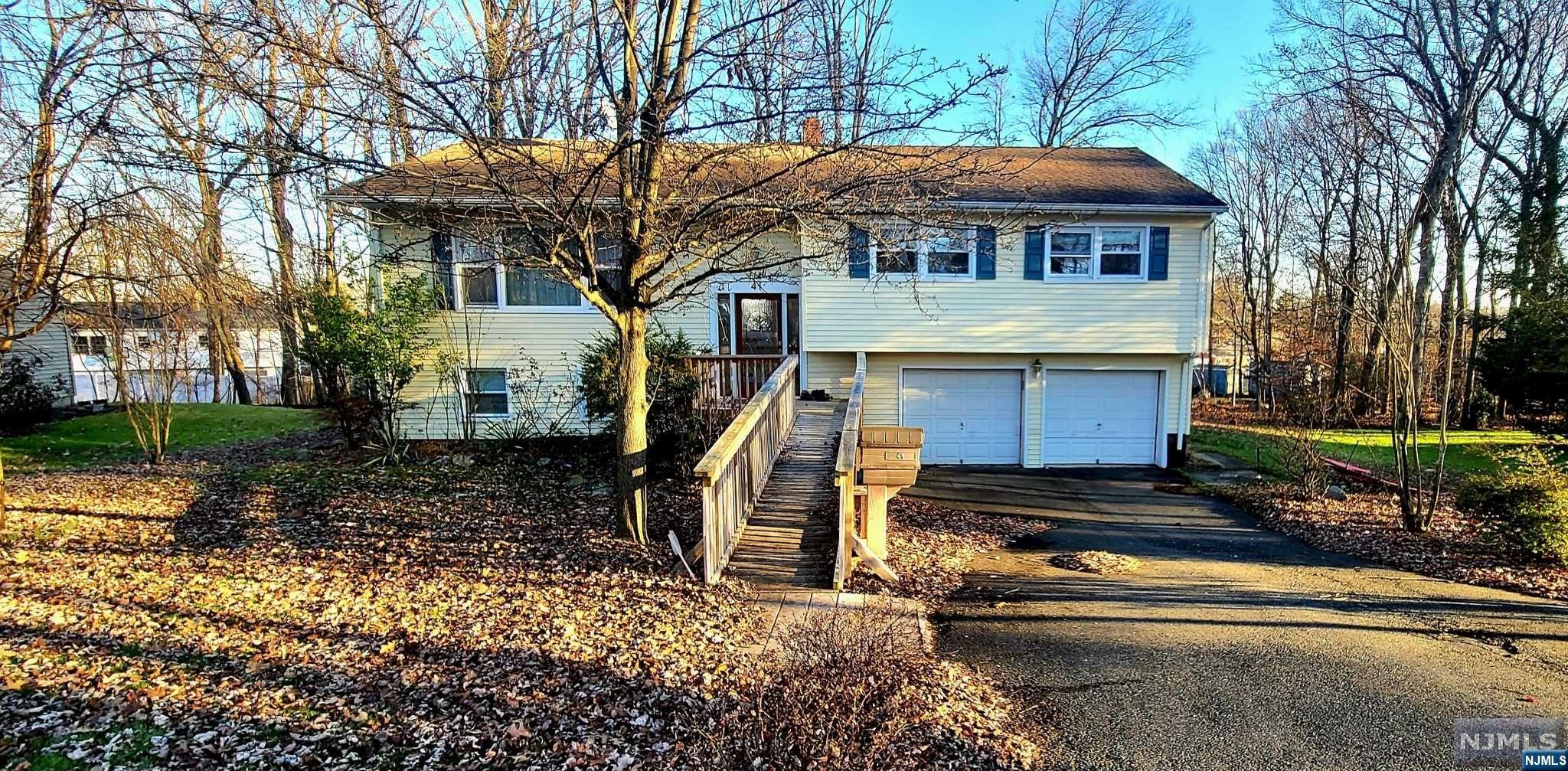 Nice Bi-level home in desired peaceful lake hiawatha neighborhood. Beautiful backyard on quiet road. Non-flood area. Plenty of options here with the ground level...home office, in-law suite with 4th bedrrom including ground level entrance and bath, rec room, etc. 2.5 car garage gives plenty of storage space. 1st floor features wide open living room, formal dining room and eat in kitchen. Spacious master with full bath followed by 2 other bedrooms. Take advatage of this opportunity to own a beautiful home in Morris County.