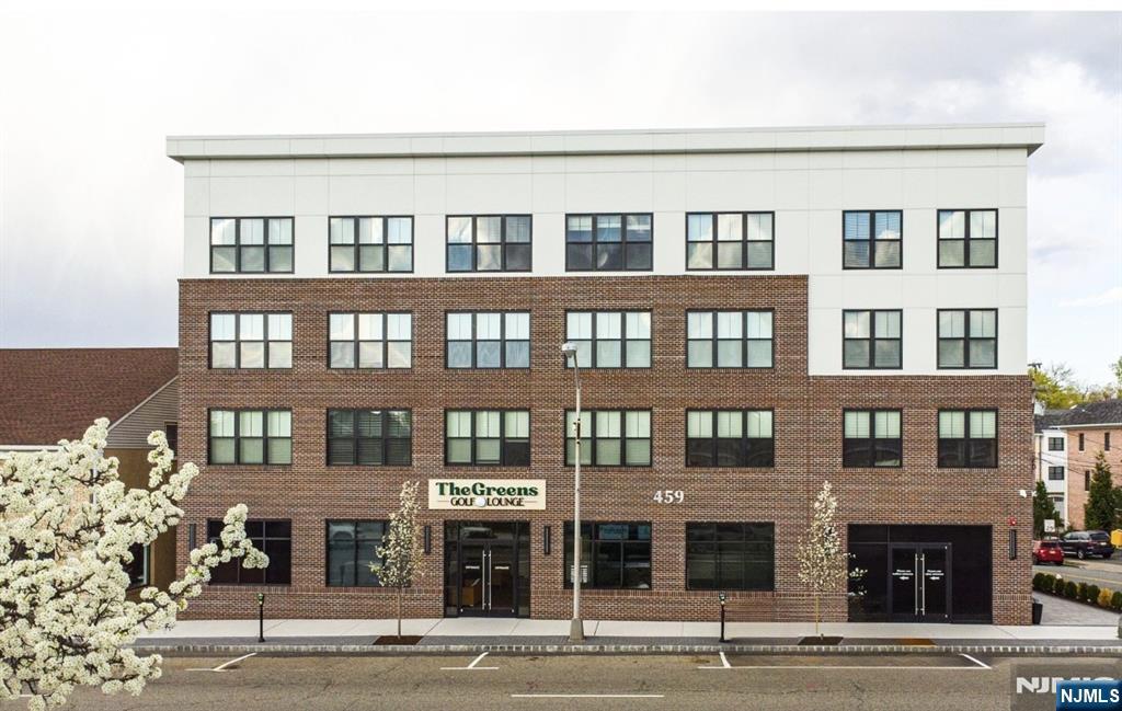 Welcome to "The Central in the Heart of Caldwell! Discover the perfect blend of style and convenience in these luxury rentals. Set in a prime location in the heart of Caldwell. Enjoy the charm of in-town living with everything you need just moments away. These modern units feature an open concept design, a spacious kitchen with high-end finishes, split-unit heat & a/c in both the living area and bedroom, in-unit washer and dryer, ample closet space, high ceilings, large windows with blinds, elevator in building, on-site assigned parking, security cameras and on-site Gym. We welcome you to view "The Central" located in the Downtown district within minutes to bus transportation to NY and main highways. Close proximity to restaurants, pubs. coffee shops, fashion boutiques, spas, shopping, supermarkets, parks and schools. Enjoy carefree living in this welcoming, historic and friendly community! We welcome you to view "THE CENTRAL"...