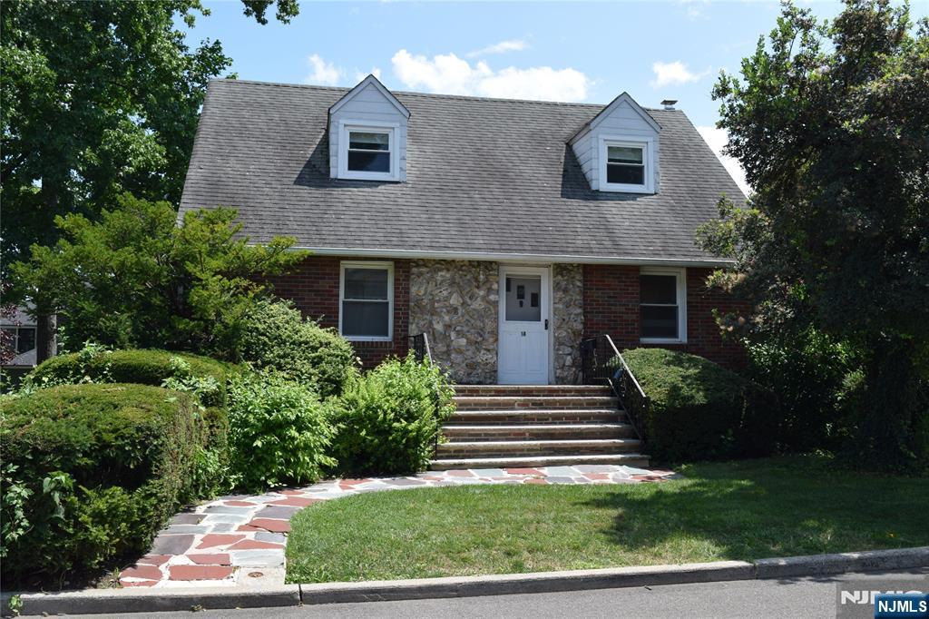 *HEAT/GAS/WATER included in rent.* Charming and bright one bedroom apartment on 2nd floor of two-family house features large eat-in-kitchen & hardwood floors. Ideally located to NYC transportation, LG Electronics, shops, eateries, etc. Extra storage in basement and use of yard. Tenant responsible for electric.