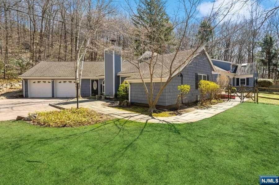 Private, light-filled haven w/stunning curb appeal Ranch! Nestled on over 3 acres in the scenic gated community of Smoke Rise. This home incl 3 large patios carved out for cooking, dining & relaxing, along w/a spa pool & waterfall tucked into the bucolic landscape. One-floor living w/beautiful unique hardwood floors, skylights & abundant natural light. Spacious living room w/fireplace & banquet-sized dining room w/cathedral ceiling, mahogany wet bar, 139 bottle-wine cellar & fireplace. Eat-in kitchen w/granite counter tops, Wood Mode cabinetry, sunny breakfast nook w/glass doors to the patios. Cathedral, skylighted ceiling & wood paneling in the family room with a speakeasy room behind the library w/full bath & a loft above it. 3 large bedrooms, full Jack-and-Jill bath. Sunroom & 1/2 Bth complete the main level. Upstairs, the primary suite w/vaulted wood beamed ceiling, 2 WIC, en-suite bathroom, sauna & jetted tub. Lake privileges, beach, boating, fishing, dining & much more!
