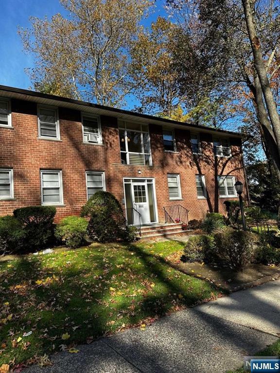 NEWLY RENOVATED UNIT w/REFRIG, OVEN, D/W & MICROWAVE, 2 CEILING FANS/LIGHTS IN BEDROOMS, 2 BUILT IN A/C. NEWER KIT W/PASS THRU WINDOW TO DINING AREA. NEWER BTH + STORAGE BIN #73 IN BSMT!! LL SUPPLIES HEAT/HW. 2ND FLR CORNER UNIT!! WALK TO NYC TRANSPORTATION AND SHOPPING. 2 PARKING SPACES INCLUDED IN RENT !!!! FRESHLY PAINTED WITH BRAND NEW W/W CARPET & D/W
