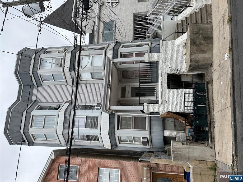 AN EXCEPTIONAL INVESTMENT OPPORTUNITY 6 FAMILY ALL 2 BEDROOMS 1 BATHROOM,IN A PRIME LOCATION WITHIN THE HEIGHTS. THIS WELL-MAINTAINED PROPERTY FEATURES UNITS THAT HAVE BEEN THOUGHTFULLY RENOVATED IN RECENT YEARS, SHOWCASING MODERN FINISHES SUCH AS GRANITE COUNTERTOPS, STAINLESS STEEL APPLIANCES, UPDATED BATHROOMS, AND NEW FLOORING THROUGHOUT. THE PROPERTY ALSO BENEFITS FROM UPDATED MAJOR SYSTEMS, INCLUDING NEWER HOT WATER HEATERS AND A FURNACE, HELPING TO MINIMIZE MAINTENANCE COSTS AND ENSURE LONG-TERM RELIABILITY.