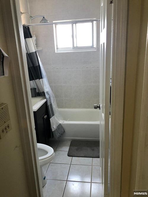 2-bedroom, 1-bathroom apartment located on the third floor in the highly desirable Terrace Circle community. Unit will painted and cleaned for new tenant Conveniently located near public transportation, major highways, shopping, restaurants, house of worships, and everyday conveniences, this apartment provides easy access to everything you need. One parking decal comes with the rental to park in the buildings parking lot, first come first serve. Don't miss the opportunity to live in one of the area's most sought-after communities. Schedule your showing today!
