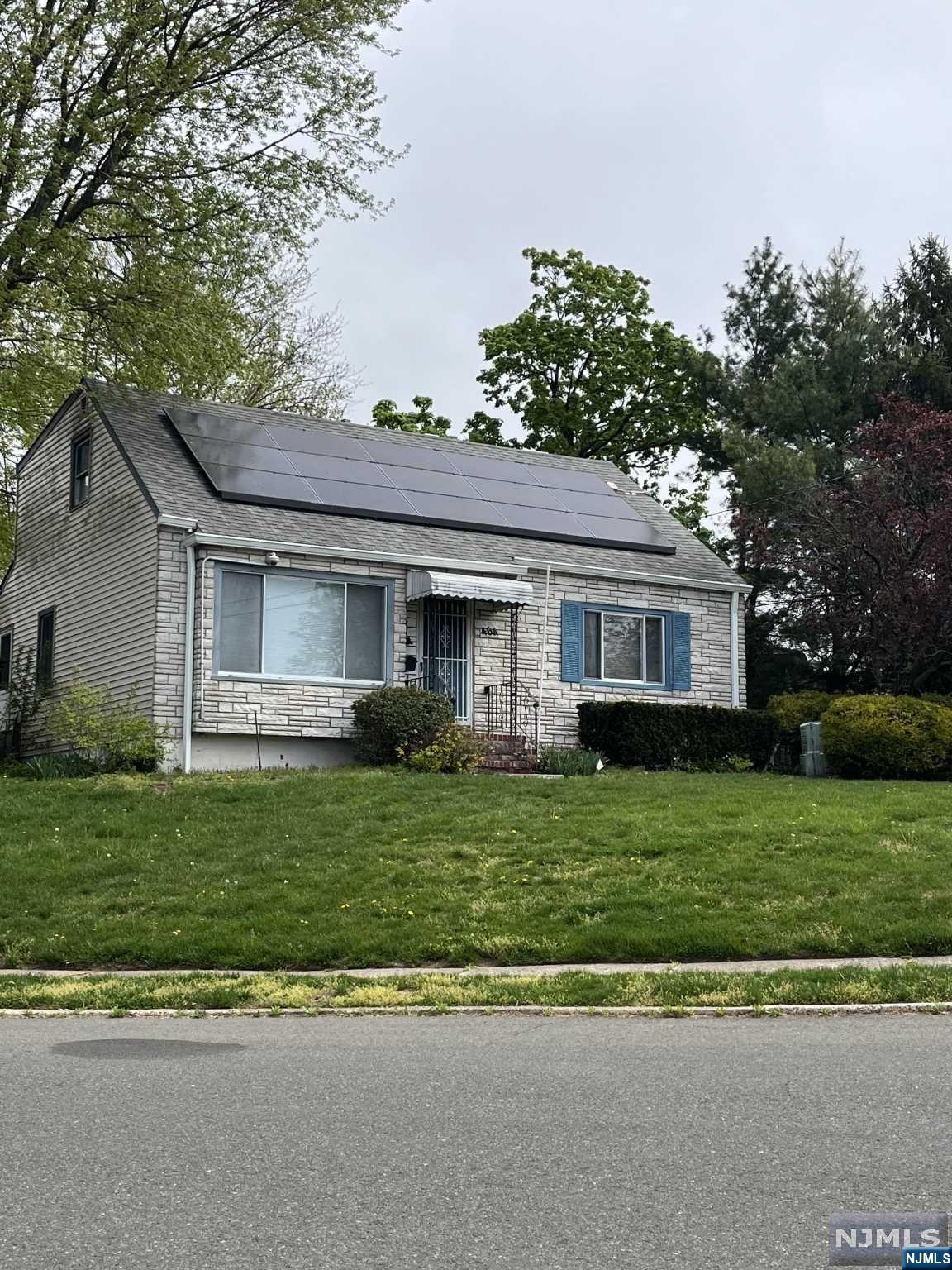 This bright and spacious home features CA, hardwood floors and just a short walk to NYC buses and close to NJ highways. Located in a great neighborhood, this home has so much potential!