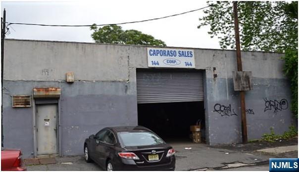 5000 sq ft warehouse, 14 ft high ceiling, clear office area, and bath