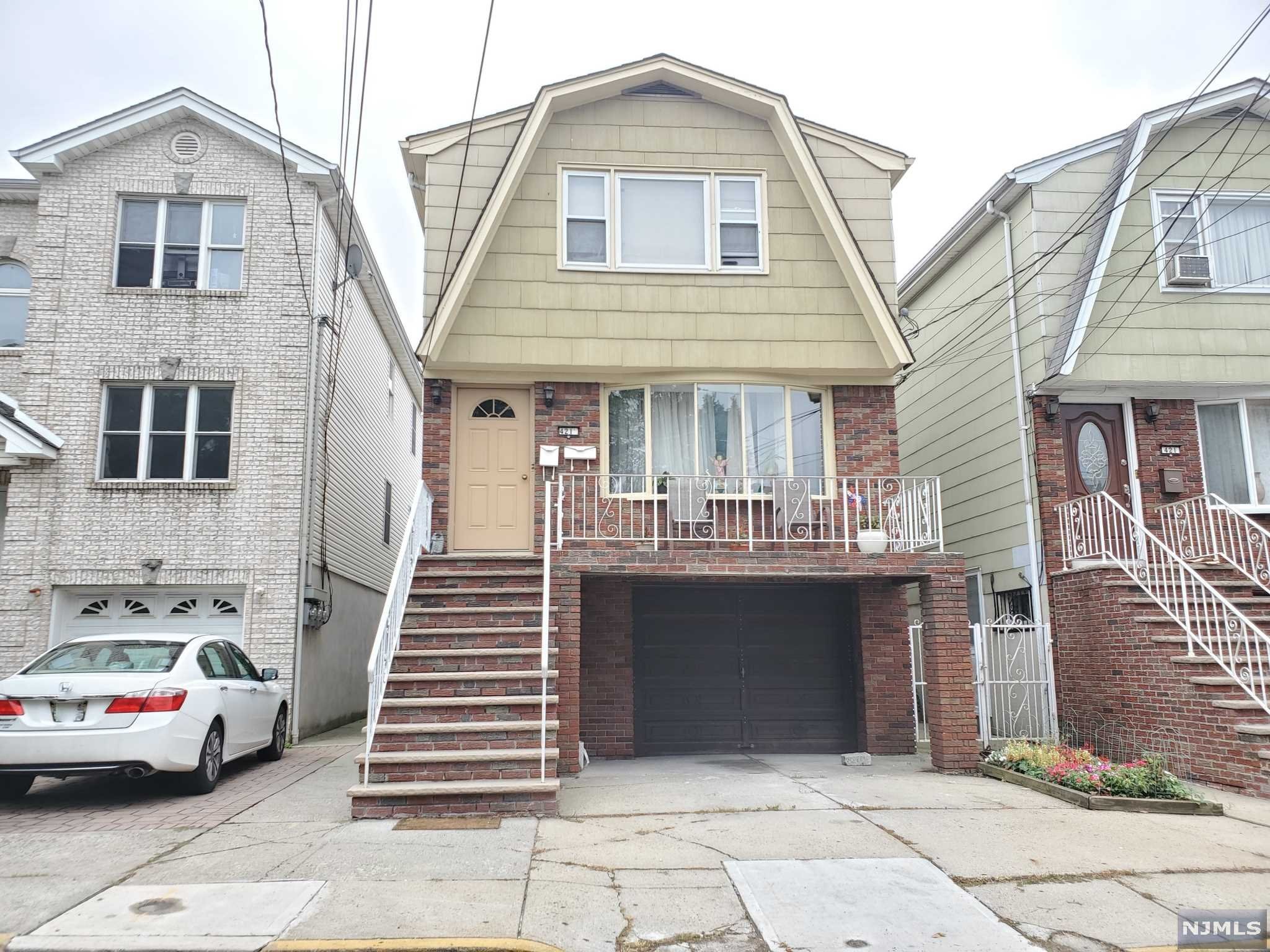 2nd Floor Apartment w/2 Bedrooms, Living Rm, Modern Eat in Kitchen w/Ceramic Tile Bath & Full Bath. Newer Windows, Hardwood Floors in Living Rm & Bedrooms. Tenant Responsible For Heat, Hot Water, Gas & Electric. No Pets.