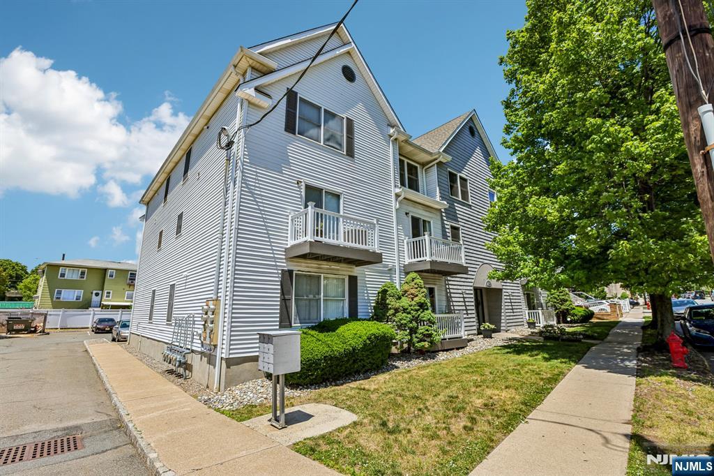 Well maintained two bedroom, one bath ground floor condo with deck, designated parking spot, and in-unit laundry. Low HOA and convenient to all transportation options. Great for owner occupancy or investment.