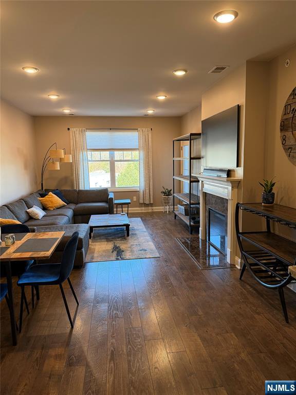 This spacious 2-bedroom, 2-bath is on the 3rd floor in the desirable Lakeland Village community! Featuring an open floor plan filled with natural light, the living, dining and kitchen areas flow seamlessly, creating an inviting space for both everyday living and entertaining. The modern kitchen offers ample cabinetry, granite countertops, and stainless steel appliances. The spacious primary suite includes a private en-suite bath and a generous walk-in closet. Additional highlights include an in-unit washer and dryer and a separate indoor storage room. Ideally situated near major highways, shopping, and parks, this home perfectly blends modern style with everyday convenience.