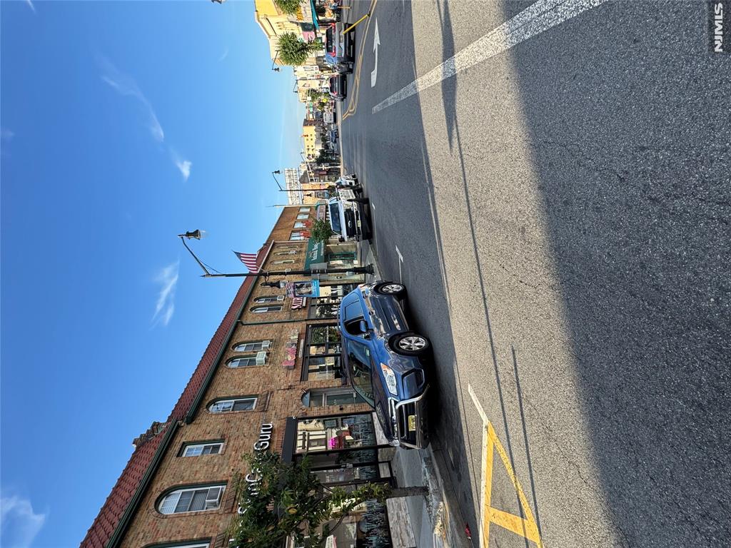 GREAT LOCATION TO OPEN A NEW BUSINESS HEAVY FOOT TRAFFIC. CLOSE TO SCHOOLS, OTHER BUSINESSES AND A LOT OF RESIDENTIAL TENANTS. BUILD YOUR DREAM OR BRING YOUR BRAND.