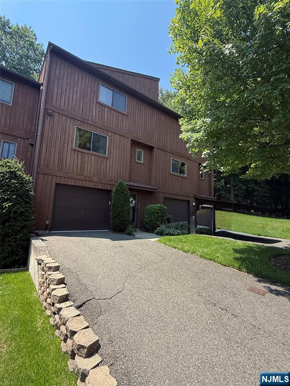 CHARMING TOWNHOUSE LOCATED ON THE BEST STREET IN THE COMPLEX ON A DEAD END! FEATURES CUTE PRIVATE PARK RIGHT NEXT TO THE UNIT! PRIVATE REAR WOODED YARD WITH DECK. GROUND FLOOR HAS FOYER & OFFERS ENTRANCE OFF THE GARAGE, 1/2 BATH ROOM AND BEDROOM. CENTRAL A/C AND PULL DOWN ATTIC FOR EXTRA STORAGE.1ST FLOOR HAS NICE EAT IN KITCHEN WITH GRANITE TOPS, L/RM. D/RM COMBO WITH WOOD BURNING FIREPLACE & ANOTHER 1/2 BATHROOM. 2ND FLOOR HAS THE MASTER BEDROOM WITH A JACK & JILL UPDATED BATHROOM. LOTS OF CLOSET SPACE & WASHER & DRYER. SIT ON YOUR DECK AND ENJOY ALL THE WILDLIFE IT HAS TO OFFER. JUST UNPACK YOUR BAGS & CALL IT YOUR HOME! CAN OFFER A FAST CLOSING!