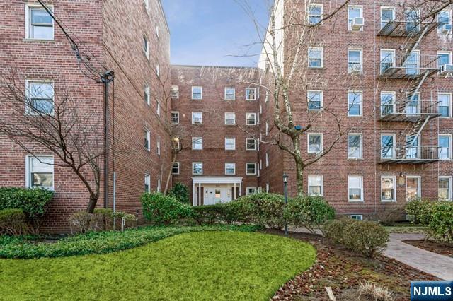 Large Studio.The HOA fee covers: taxes, heat, water and WiFi. Parking is available on a first-come, first-served basis. Elevator building, live-in super and a full laundry room on site. Situated in an excellent Fort Lee location, near major highways, walking distance to the GW bridge, shopping, dining and more. Subject to Board approval with a minimum of 20% down payment & 3.1 income ratio.