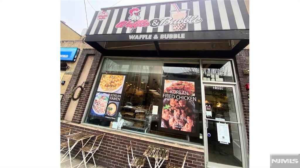 Well-Established Chicken & Bubble Tea Restaurant for Sale! Excellent opportunity to own a successful and well-known restaurant in a high-visibility location. This approximately 2,000 sq. ft. business features a spacious dine-in area as well as a thriving takeout operation, serving a loyal customer base. The sale includes the established business, equipment, and fixtures. Seller is willing to provide training and proprietary recipes to ensure a smooth transition for the new owner. Turnkey operation with excellent growth potential.