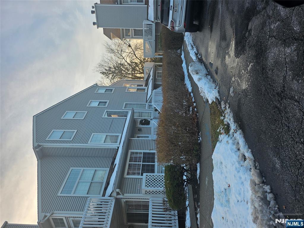 Fabulous 2bed /2 bath in sought after Cross Creek Condo Complex. Excellent private location with Western facing deck. One floor living offers Large primary bed with fantastic bath with walk in shower, Bed , bath, lvrm with fireplace , DA and laundry. Cross Creek is a great place to live. Offers pool with beautiful bar-b-q area, tennis and plenty of parking for you and your guests. Located within minutes from major transportation and all major highways. Walk to houses of worship.
