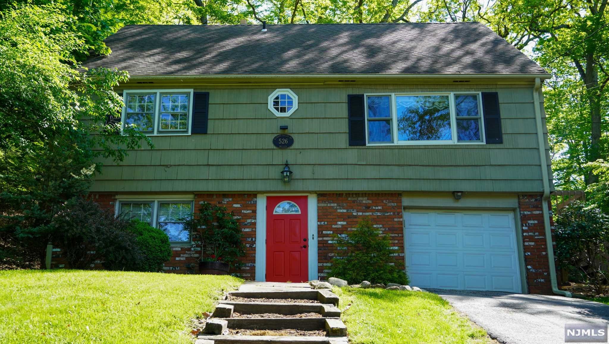 ABSOLUTELY MUST SEE INSIDE IT IS DECEIVING. VERY LARGE ROOMS THROUGHOUT. BEAUTIFUL HARDWOOD FLOORS. ADDITION UPSTAIRS BOASTS TWO LARGE BEDROOMS AND BATH ACCENTS WITH SKYLIGHTS FOR NATURAL LIGHT. PRIVATE PROPERTY SURROUNDED BY WOODS MAKES DECK PERFECT SPOT FOR FAMILY MEALS AND ENTERTAINING. NEW COMPLETE SEPTIC SYSTEM OCTOBER 2021. RADON REMEDIATION SEPTEMBER 2021. OAKLAND SCHOOLS ARE RATED WITH THE TOP SCHOOLS IN BERGEN COUNTY.