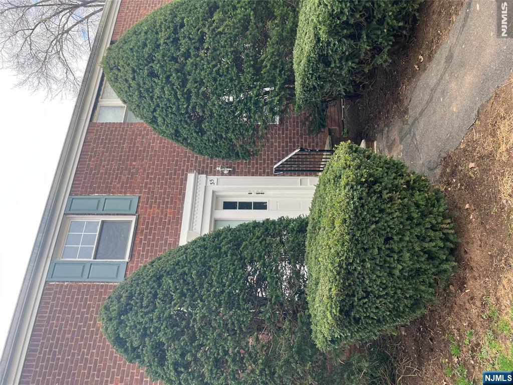 Renovated First floor unit . 2 bedrooms, full bath, kitchen, living room/ Dinning room . one free parking space . $50.00 for additional parking space. Close to bus stop, shopping and schools. Close to Garden state Parkway. Vacant and easy to show.
