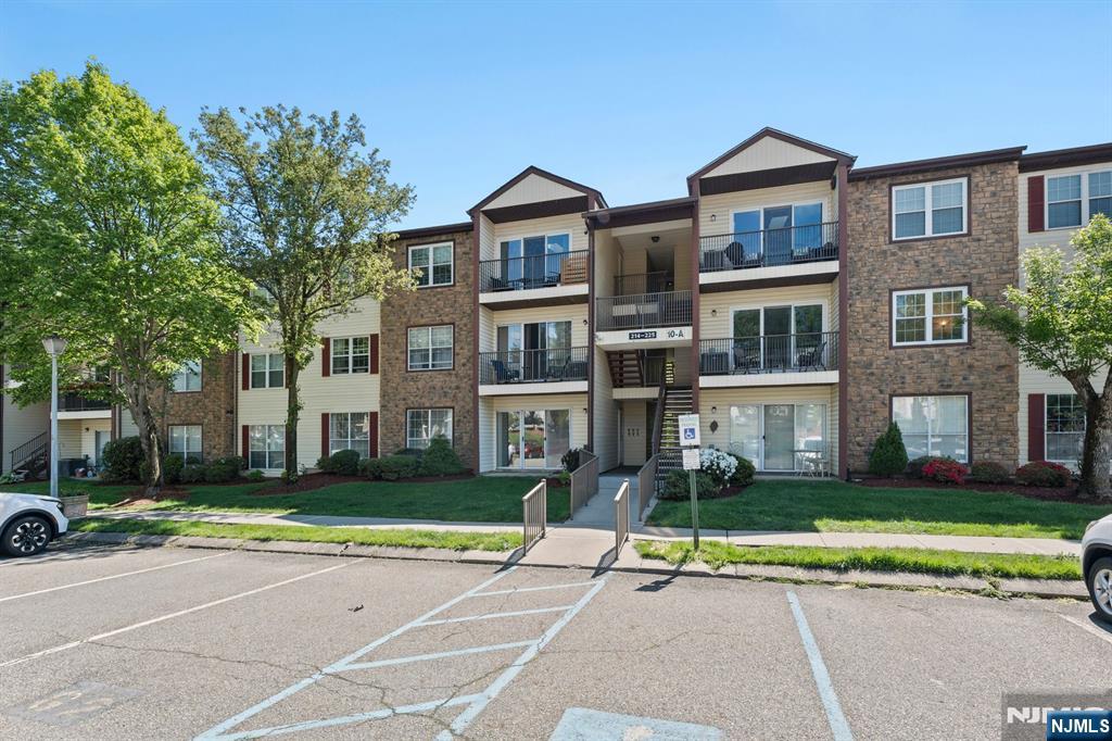 Awesome opportunity for a ground floor fixer upper two bedroom, two bath condo in the desirable Woodland Hills. Low HOA fees, beautiful complex, swimming pool, ample parking. Price to sell as unit needs significant updates. Calling all investors, flippers, and fixer uppers. Strictly "as is" sale. Complex is not FHA approved.