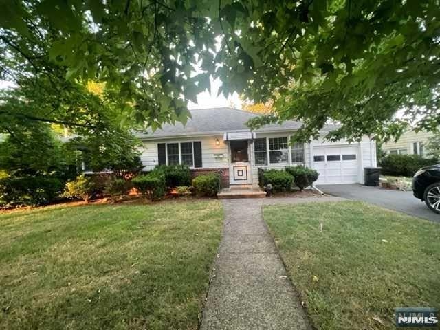 Beautiful 3 Bedroom 2 full bath Ranch in a prime location in Glen Rock. Central Air, newer modern Eat-In Kitchen with wood cabinets and Granite counters. Beautiful Hardwood floors as installed throughout. Gorgeous property and back yard. Close to school, shopping and transportation. Tenant is responsible for snow removal and all utilities.