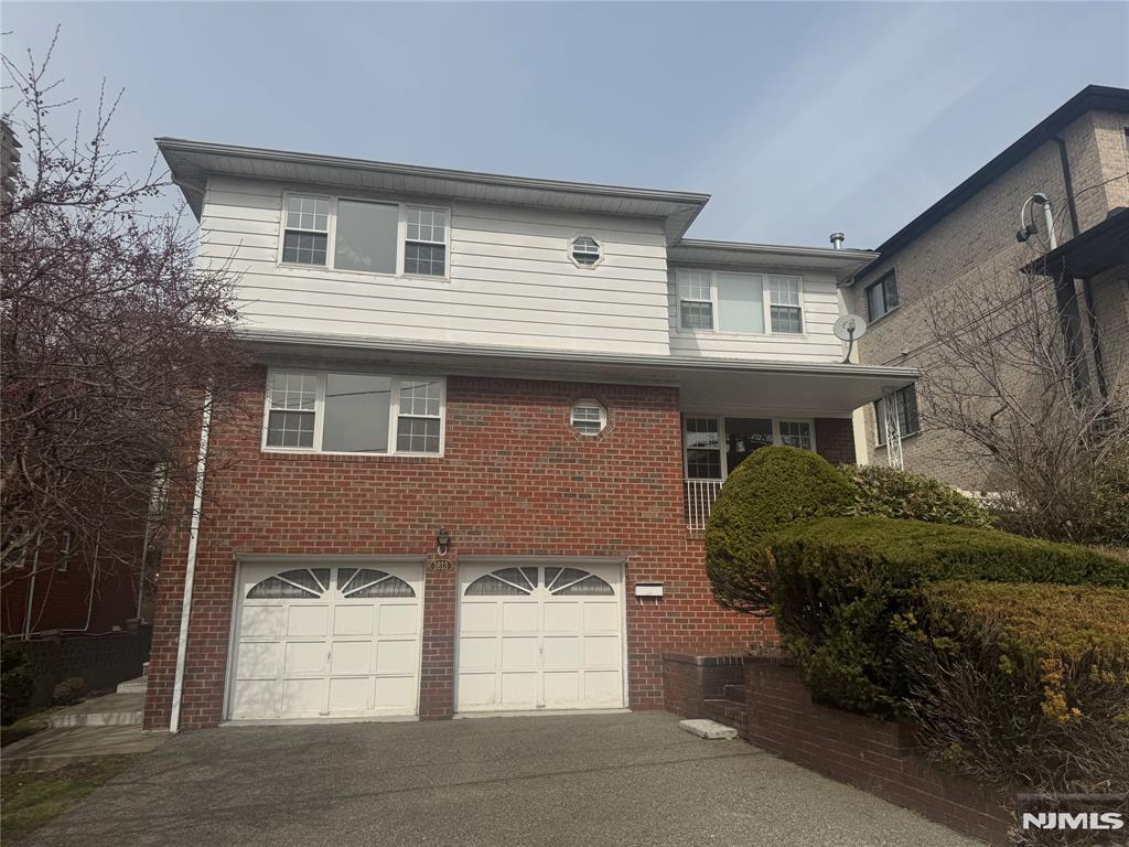 WELCOME TO 1613 VALLEY ST IN FORT LEE. THIS BEAUTIFULLY UPDATED HOME FEATURES A BRIGHT AND OPEN LAYOUT FILLED WITH NATURAL LIGHT. THE MODERN KITCHEN FLOWS SEAMLESSLY INTO THE LIVING AND DINING AREASâ€”PERFECT FOR EVERYDAY LIVING AND ENTERTAINING. FEATURING 4 BEDROOMS AND 3 FULL BATHROOMS INCLUDING A FINISHED BASEMENT, THIS HOME OFFERS GENEROUS SPACE AND FLEXIBILITY. SEPARATE WASHER AND DRYER INCLUDED FOR YOUR CONVENIENCE. TENANT RESPONSIBILITIES INCLUDE ELECTRIC, GAS, AND SNOW REMOVAL. LANDLORD COVERS WATER AND LAWN CARE. DRIVEWAY PARKING FOR 1 CAR INCLUDED. CONVENIENTLY LOCATED NEAR NYC TRANSPORTATION, SHOPPING, AND RESTAURANTS. A PERFECT PLACE TO CALL HOME IN THE HEART OF FORT LEE