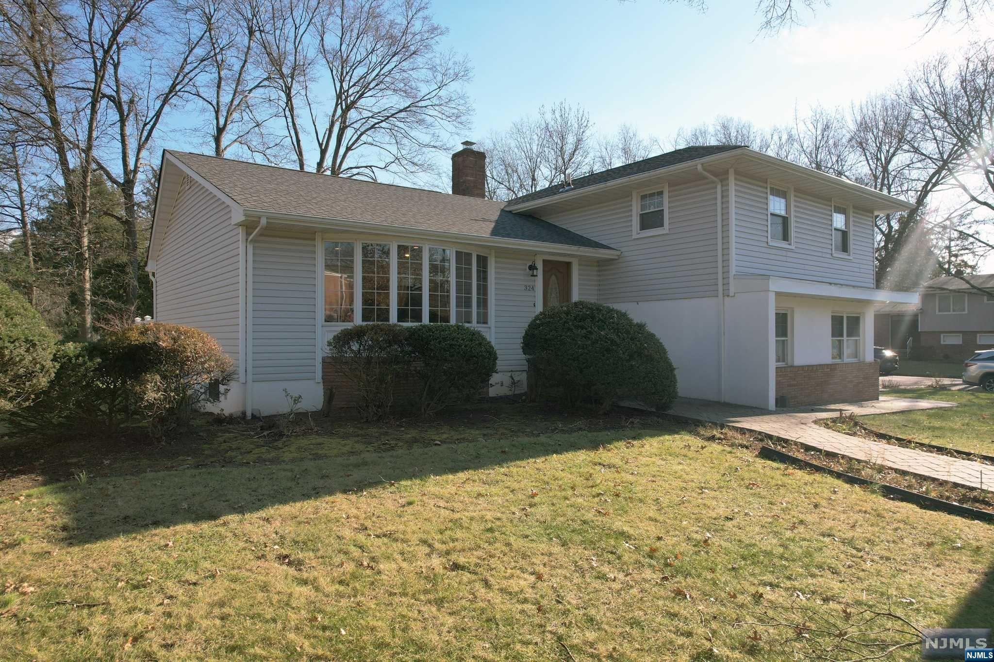 Well maintained bright and spacious split level house on the corner of Knickerbocker.An open floor plan with all the advantages of a split level home 3bedrooms,2 full bath room inclueding master suite with a master bath. Hardwood floors, plenty of storage.Dental office on the 1st floor 2rooms and half bath (Professional use property it's not a mixed unit) Roof,siding,deck 2years old . Driveway 4years old. New aircondition and heat.Parking lot is accessible through Monument Pl . There is no sidewallk. *Estimate for conversion from dental office to rooms is around 20K. THE PROPERTY SOLD AS IS CONDITION.