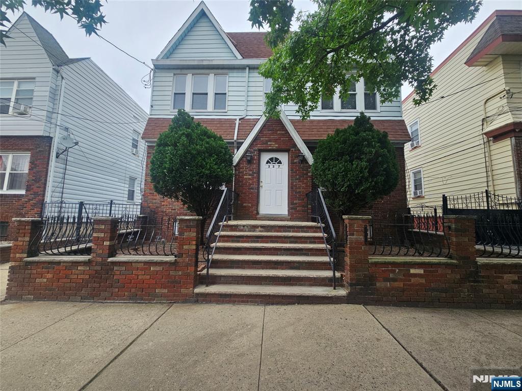 Bright and airy 1st floor unit featuring an eat in kitchen, living room, 2 bedrooms, and bathroom. Good closet space throughout the unit. Coin operated laundry available in basement. Close to transportation, NYC, schools, restaurants and more!