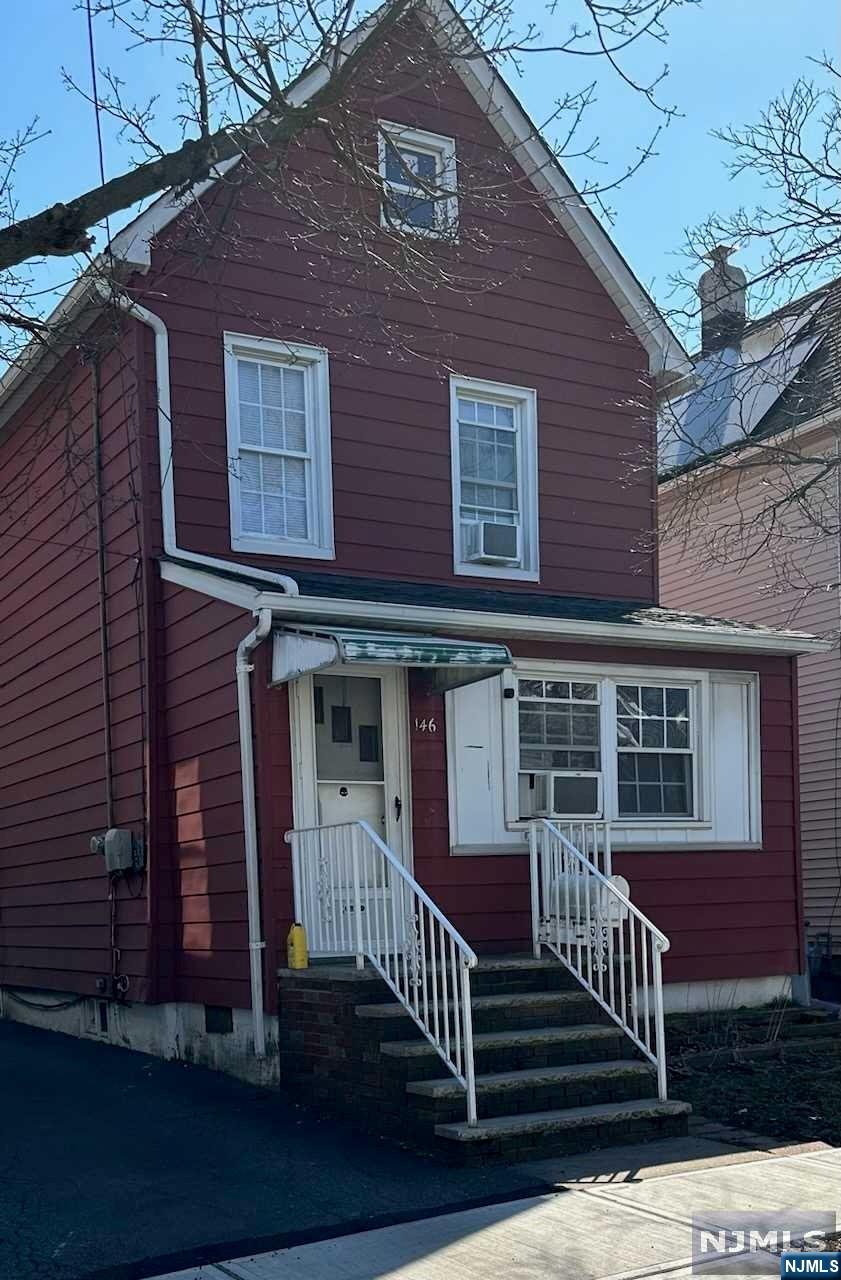 Excellent investment opportunity for investor or owner-occupant, 2 Car Detached Garage ,Shared Driveway , Agent Remarks: Excellent investment opportunity for investor or owner-occupant, 2 Car Detached Garage ,Shared Driveway , House Sold As Is