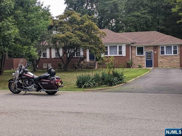 This is a beautiful ranch with a big backyard at the end of a cut de sac. It's in move in condition with central air and master bedroom with full bathroom and walk-in closet. This home offers a large family room and finished basement. A must see.