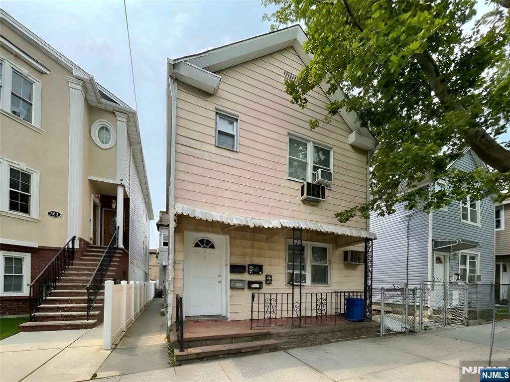 Perfectly located first floor apartment walking distance Harrison Path Station, RUTGERS, NJIT and all shopping. Unit offers a nice size eat in kitchen, bedroom and a large living room with full bath, separate utilities, Tenant responsible for broker fee. Security deposit and first month's rent. Landlord requires proof of income and credit. Students welcome!