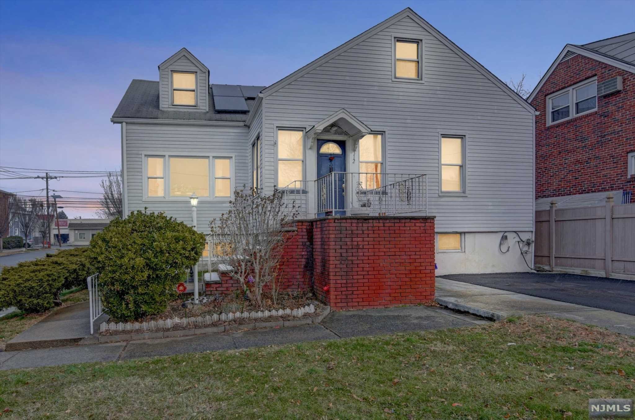 one family, well kept, close trans./schools, major roads. Hardwood floors throughout, Large eat-in kitchen/break.Bar&Formal Dining Room.Beautiful Home! Excellent Location! Great School! Great House! Sold as is