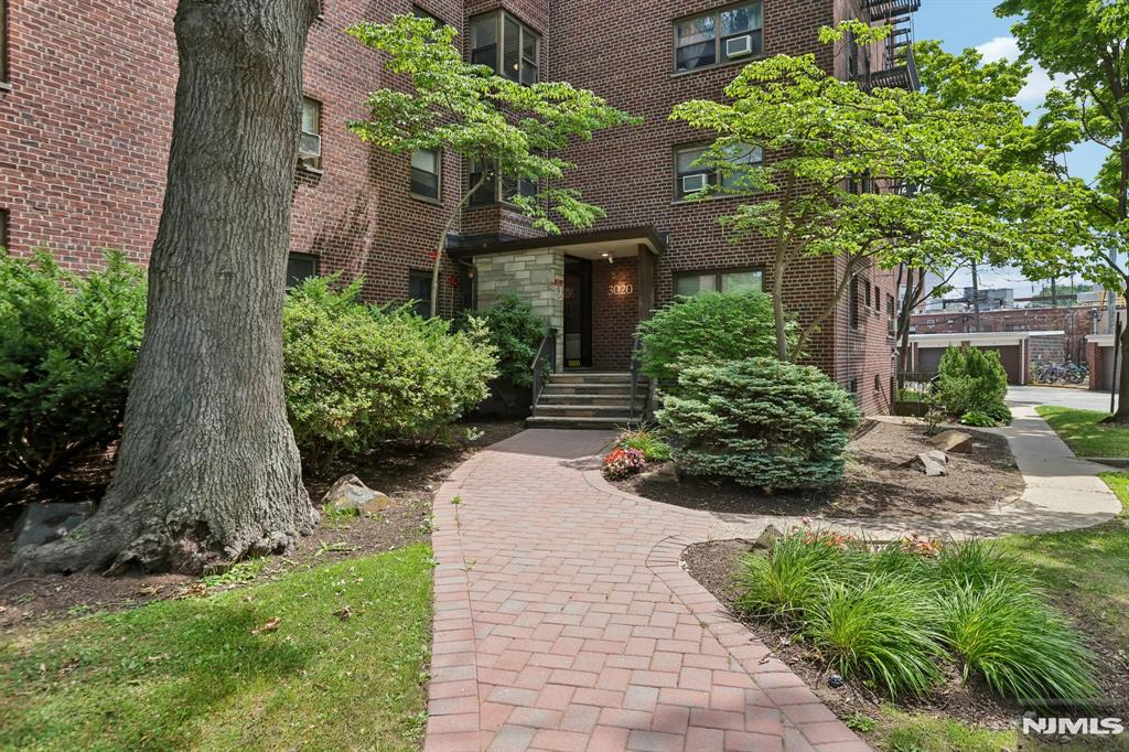 Beautifully maintained 2-bedroom, 1-bath co-op offering the perfect blend of comfort, convenience, and location. This move-in-ready home features beautiful hardwood floors, abundant natural light, kitchen with stainless steel appliances, and a breakfast bar open to the living area. The renovated bathroom and generous closet space complete this inviting home. Ideally located near shopping, restaurants, parks, and NYC transportation, making commuting and everyday living a breeze.