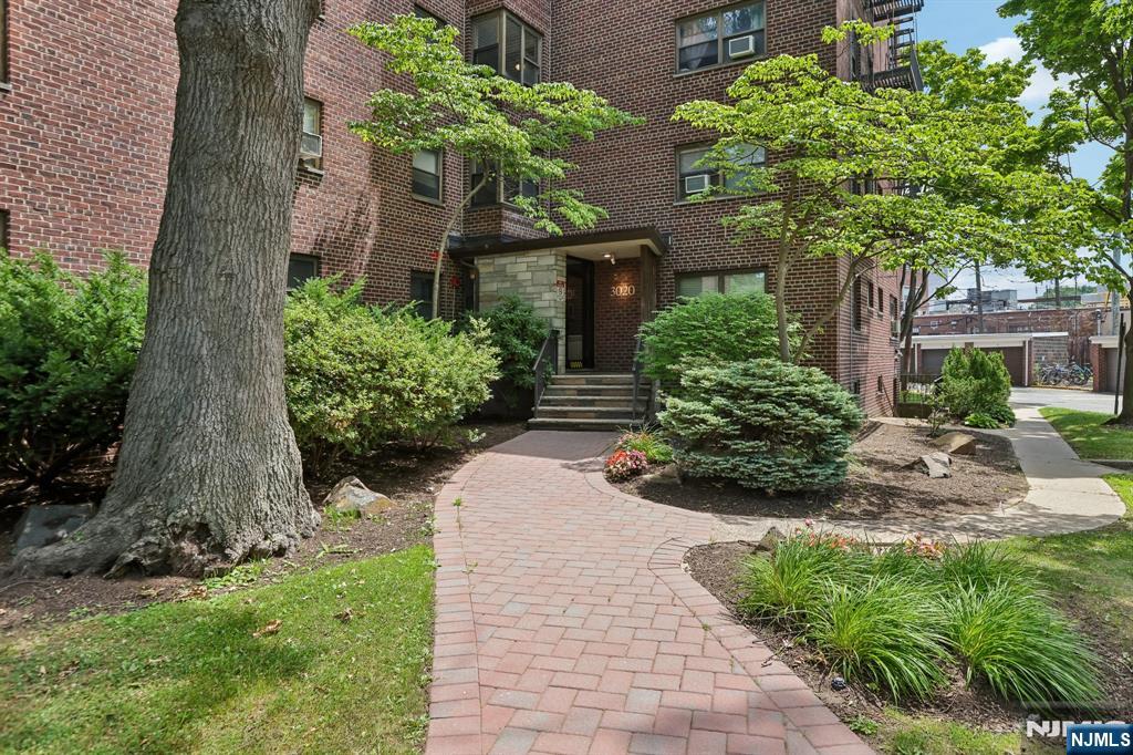 Beautifully maintained 2-bedroom, 1-bath co-op offering the perfect blend of comfort, convenience, and location. This move-in-ready home features beautiful hardwood floors, abundant natural light, kitchen with stainless steel appliances, and a breakfast bar open to the living area. The renovated bathroom and generous closet space complete this inviting home. Ideally located near shopping, restaurants, parks, and NYC transportation, making commuting and everyday living a breeze. Parking Fee:$17/Mo, Cable: $55/Mo. Total including parking and cable: $933.86