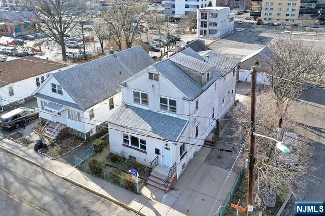 In front of Fort Lee High School and ACME SUPERMARKET. Heat & Water are included. Large 3BR on the 2nd Floor with attic (partially finished). Very convenient location!!! Just one block from GWB. Wood Floor. Parking on premises, freshly painted, section 8 is welcome, pet ok.