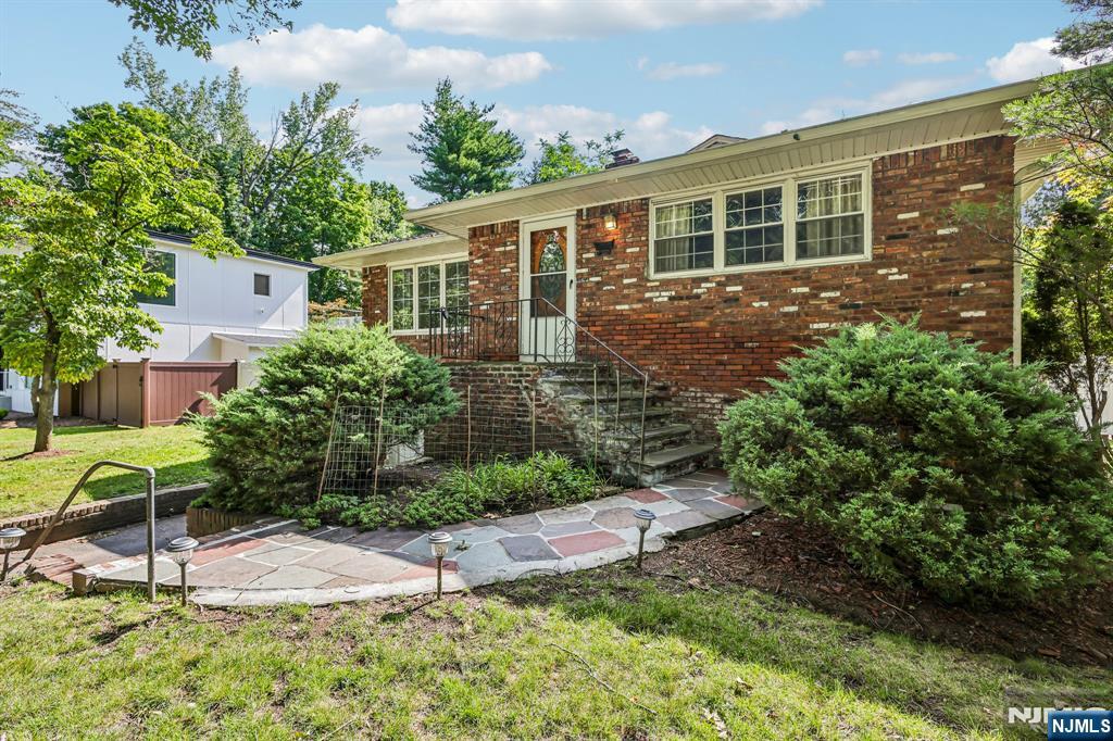 Well maintained brick ranch house in Closter !!! Total 3 bedrooms and 2 full baths with finished basement. Lots of closet space. Perfect for relaxing a large private backyard. Enjoy a convenient attached garage with 4 driveway parking. Located just minutes from Closter Plaza with whole foods and restaurants. Nearby parks and easy excess to NYC transportation. Top rated Closter public schools a long with Northern Valley High school at Demarest !!!