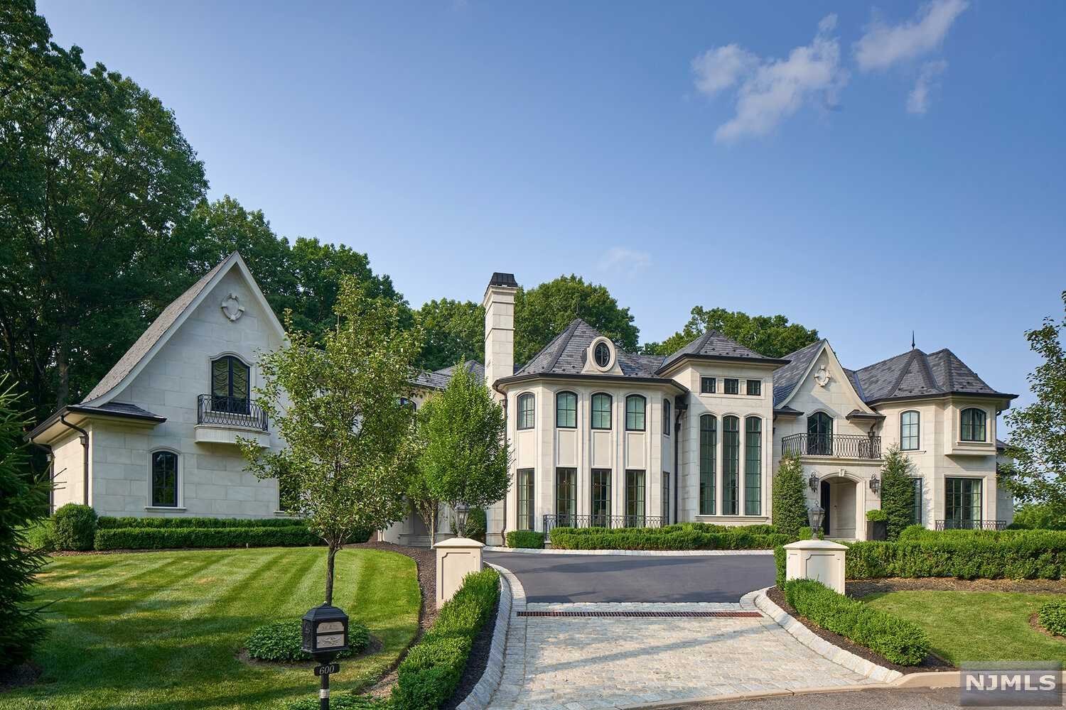 WITH MOUNTAIN VIEWS,THIS STUNNING 7100 SQ FT FRENCH MANOR,ON NEARLY 1 ACRE, SITS ATOP ONE OF THE HIGHEST POINTS IN SOUGHT AFTER RIVER VALE,FEATURING 5 BEDROOMS W/ 4.2 BATHS OF PURE LUXURY.ENTER THE 2 STORY FOYER W/GRAND STAIRCASE SURROUNDED BY A GOURMET KITCHEN W/BUTLER'S PANTRY,2 STORY GREAT RM W/FP,FORMAL LIVING RM,BAR FOR ENTERTAINING,BEAUTIFUL STUDY,BREATHTAKING LIBRARY W/FP,MUSIC RM,& FORMAL DINING RM W/FP.ASCEND THE GRAND STAIRCASE W/CUSTOM RAILINGS TO THE 2ND FL WHERE YOU WILL BE AWED BY THE VIEWS OVERLOOKING THE GREAT RM.2ND FL FEATURES 2 ENSUITES,2 LARGE BEDROOMS W/JACK & JILL GRAND BATHROOM,LAUNDRY RM,& THE LUXURIOUS MASTER SUITE W/FP WHICH INCLUDES 2 WALK-IN-CLOSETS,ELEGANT MASTER BATH W/HAND PICKED MARBLE,PRIVATE SITTING RM & BALCONY OVERLOOKING THE PARK-LIKE BACKYARD & MOUNTAINS.THIS GORGEOUS HOME ALSO OFFERS A 4 CAR HEATED GARAGE W/A PORTE COCHERE.CUSTOMIZE THE NEARLY 3500 SQ FT BASEMENT W/ 9' CEILINGS TO WHATEVER YOUR HEART DESIRES.