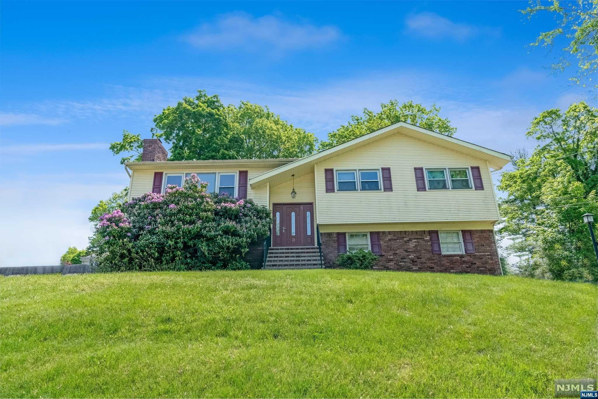 Enjoy the open concept when you enter this cozy home especially using that fireplace on cold nights. Call more details!!