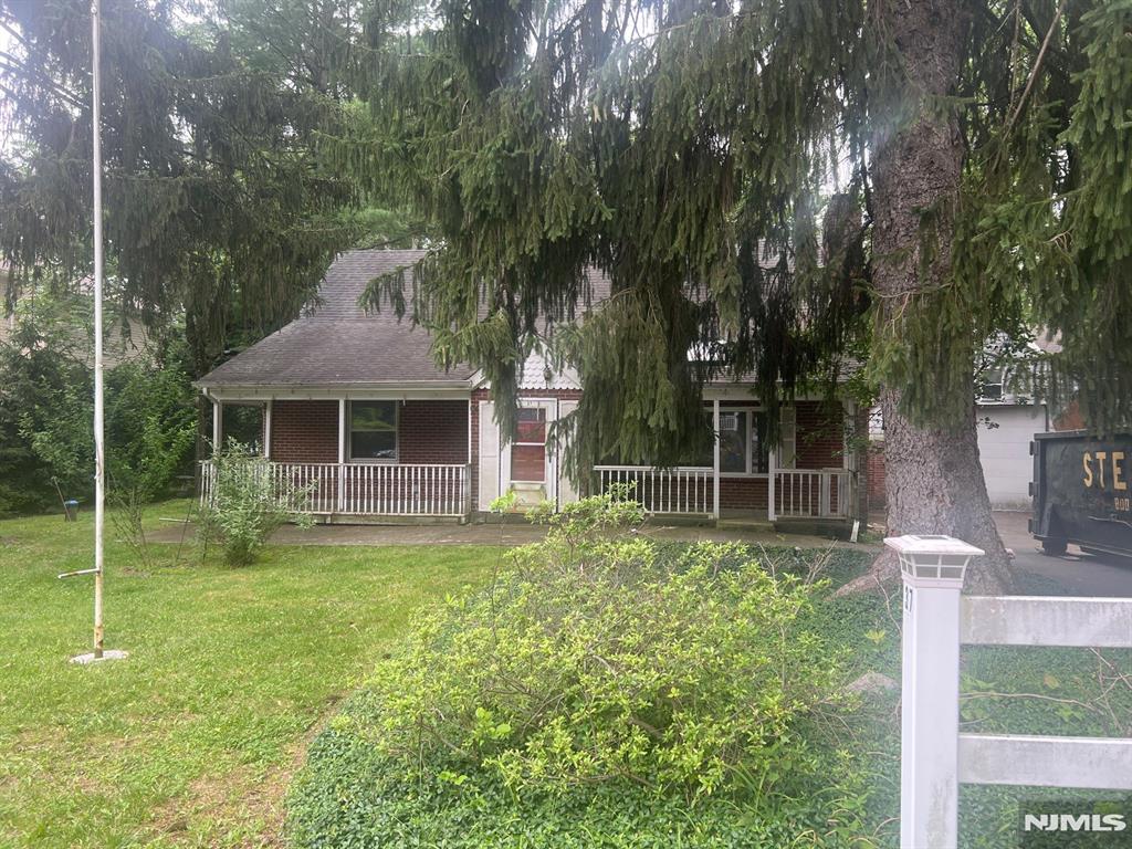 NO UTILS ON,USE CAUTION BRING FLASHLIGHT, BIDDING OPEN TO ALL BLUYERS AT THIS TIME. HOUSE IS BEING SOLD AS IS TO ELIGIBLE BUYERS. IE,203K,FHA $100 DOWN (PLEASE SEE INFO ON HUDHOMESTORE.GOV) ALL DOCUMENTS ARE AVAILABLE THERE FOR YOUR INFORMATION. ALL CERT/INSPECS INCLUDING WELL TEST RESP OF BUYER.
