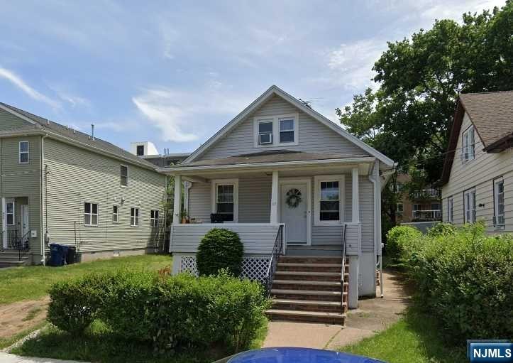 !! Welcome to this beautiful one family home in Hackensack NJ !! This home has a kitchen, living room, 3 bedrooms and 2 full bathrooms. As well as 3+ Car Parking, and so much more! schedule a tour today!