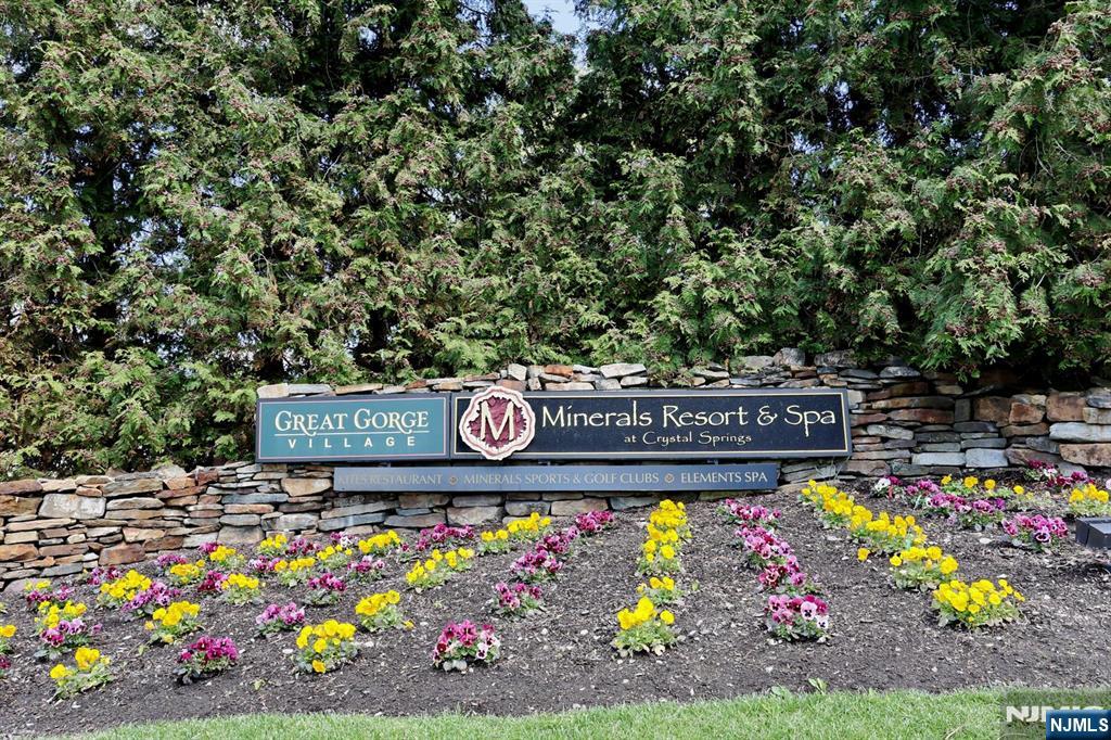 Large end unit with 2 Bedrooms and a full bath. Unit features wood laminate flooring in LR/Dining area, sliding glass door to patio with beautiful views. Newer a/c & hot water heater. Beautiful pool, playground and near to all conveniences. 2 Parking spaces! Come take a look!