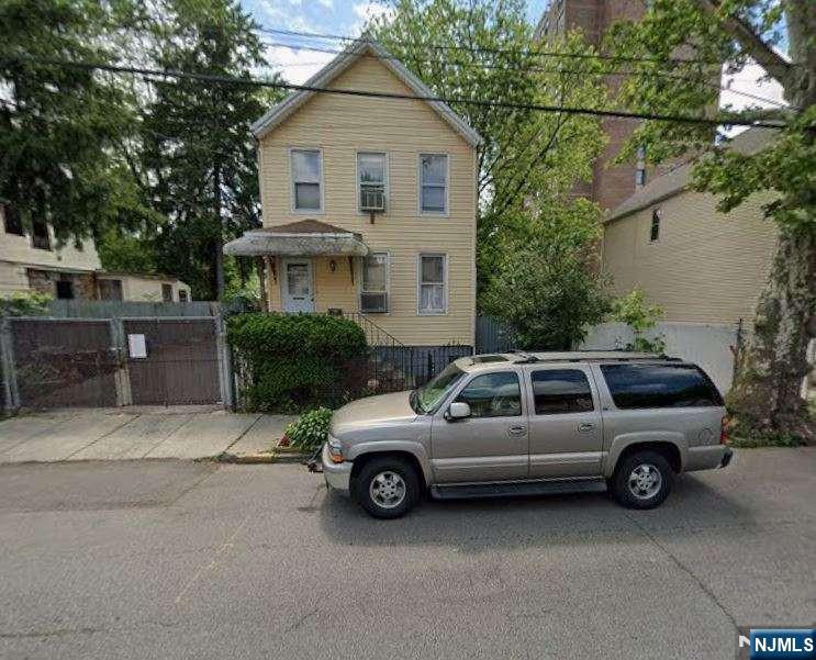 Excellent opportunity for investors, builders, or savvy buyers! This 6-bedroom, 3-bathroom single-family home is a true renovator's dream with endless potential. Bring your vision and transform this property into a stunning home while building substantial equity. Whether you're planning a full renovation, fix-and-flip, or long-term investment, this property offers incredible upside.