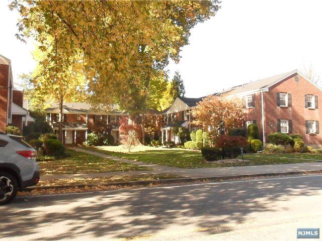 Beautiful, Large, 2nd Floor, 2 Bedroom Co-Op Apartment, set in quiet park-like setting. Newly painted, priced to sell and ready to move in. Close to schools, transport, shopping, houses of worship. Call for showing today!