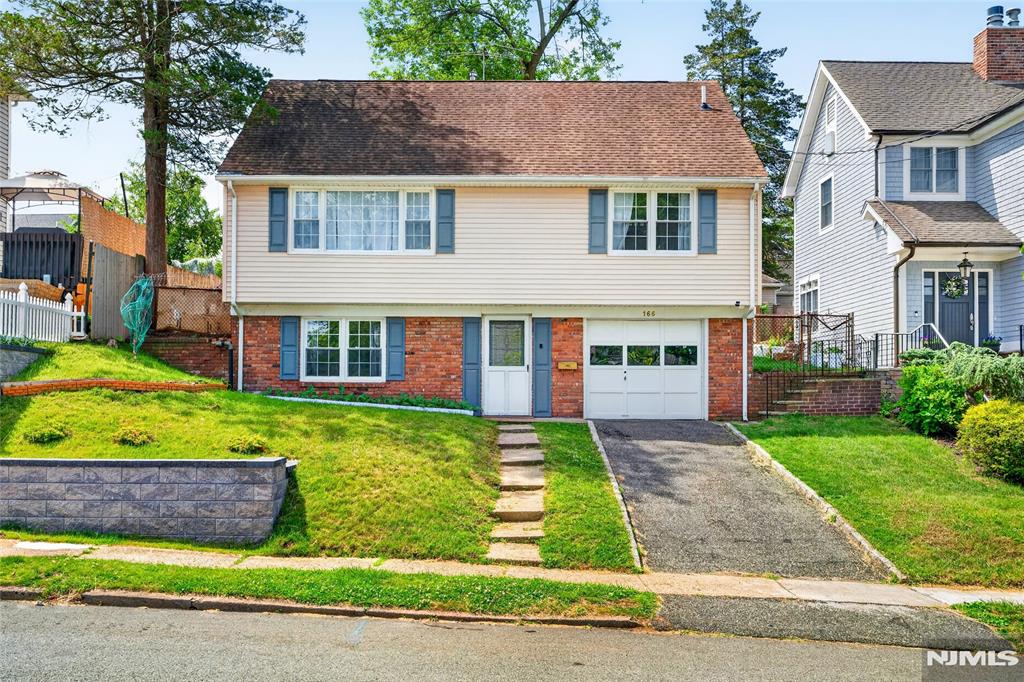 Welcome to this ready to move in renovated home. Three floors of living space. Located in the Knickerbocker Country Club vicinity. Kitchen and both bathrooms were completely renovated in the last year. Private fenced in backyard.