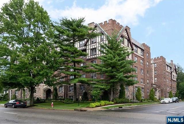 OLD WORLD CHARM! SPACIOUS & VERY BRIGHT, TOP FLOOR, ONE BEDROOM APARTMENT in TUDOR HALL with RESERVED COVERED PARKING!!! Featuring large rooms, hardwood floors, high ceilings, oversized windows, large eat-in-kitchen, entry foyer. RENT INCLUDES HEAT, HOT/COLD WATER, RESERVED COVERED PARKING SPACE & LARGE PRIVATE GARDEN for residents. Tudor Hall's gated entry leads to a private courtyard with lush gardens and fountain. Fabulously located on the East Hill of Englewood; One Block to NYC buses & Englewood Hospital; close to Houses of Worship; Shopping, Restaurants; Major Highways and George Washington Bridge. This is a "Smoke-Free" and no Pet building. Tenant subject to Tudor Hall Rules/Regulations. 80% floor covered. Credit Check by Experian Connect (approx $19.95) credit required 700+ and rent paid via Zelle. One time Move-In/Out fee $500.c