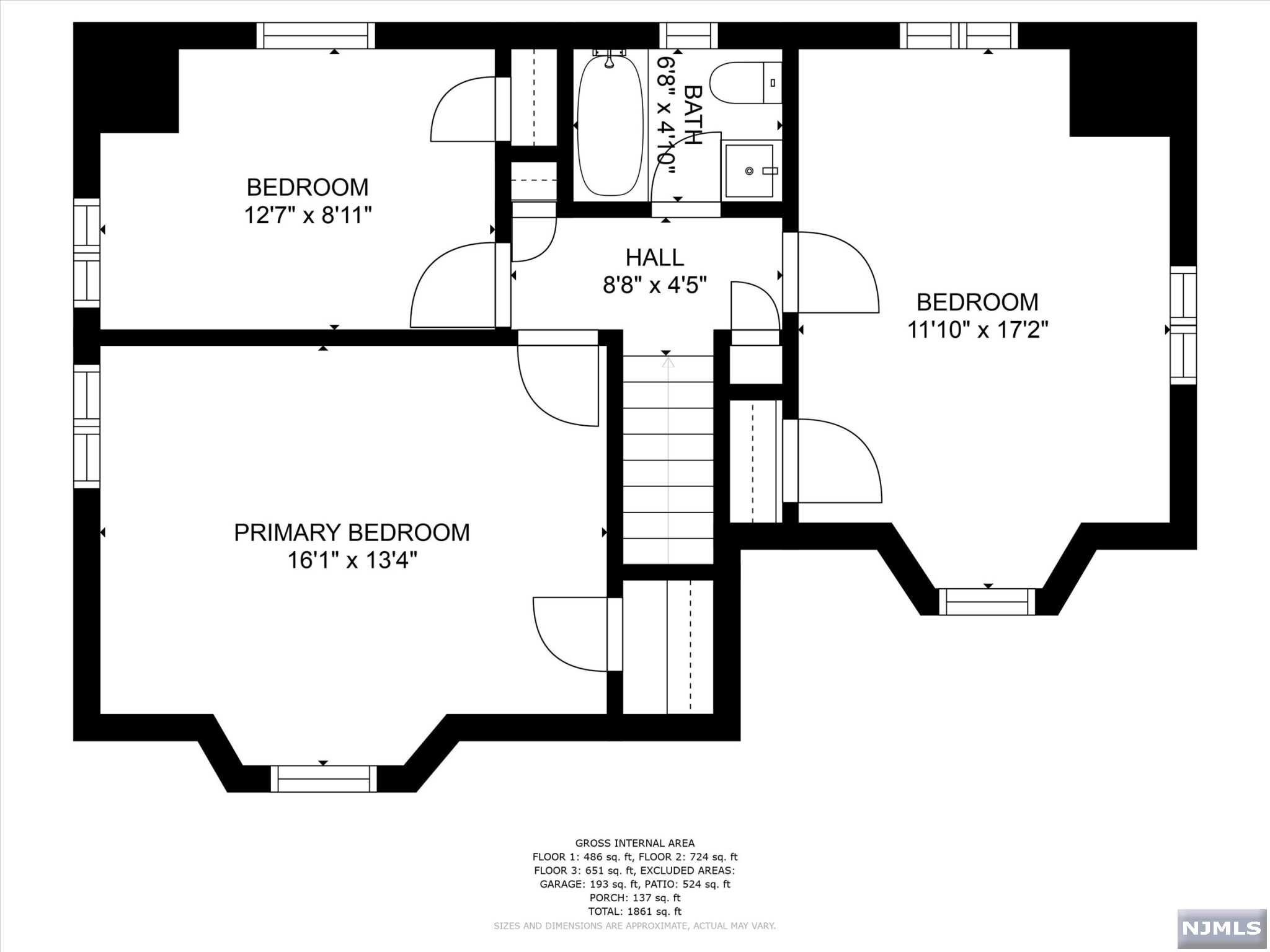 Main image without alt text